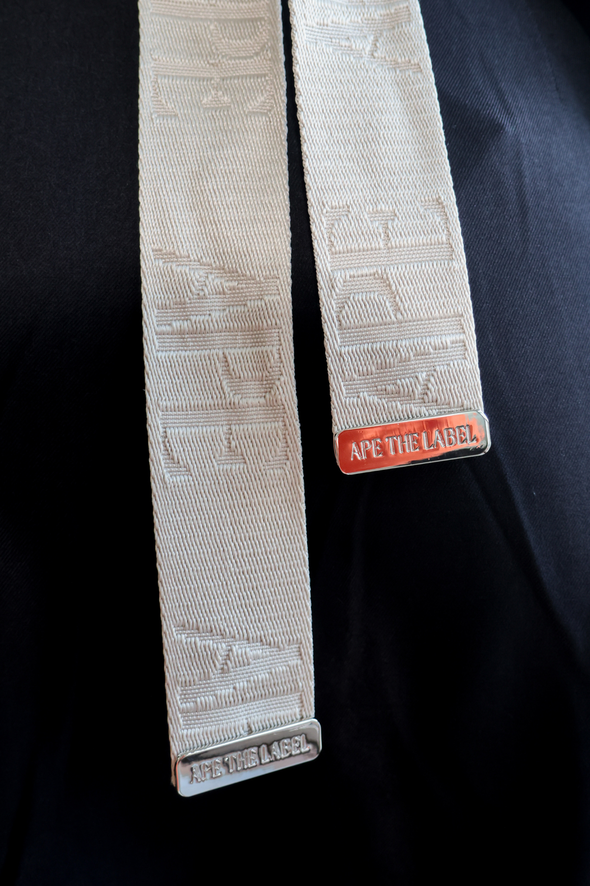 Ape The Label | Pinny Apron _ Taupe - detail