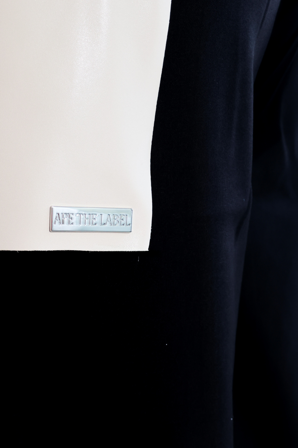 Ape The Label | Pinny Apron _ Taupe - detail